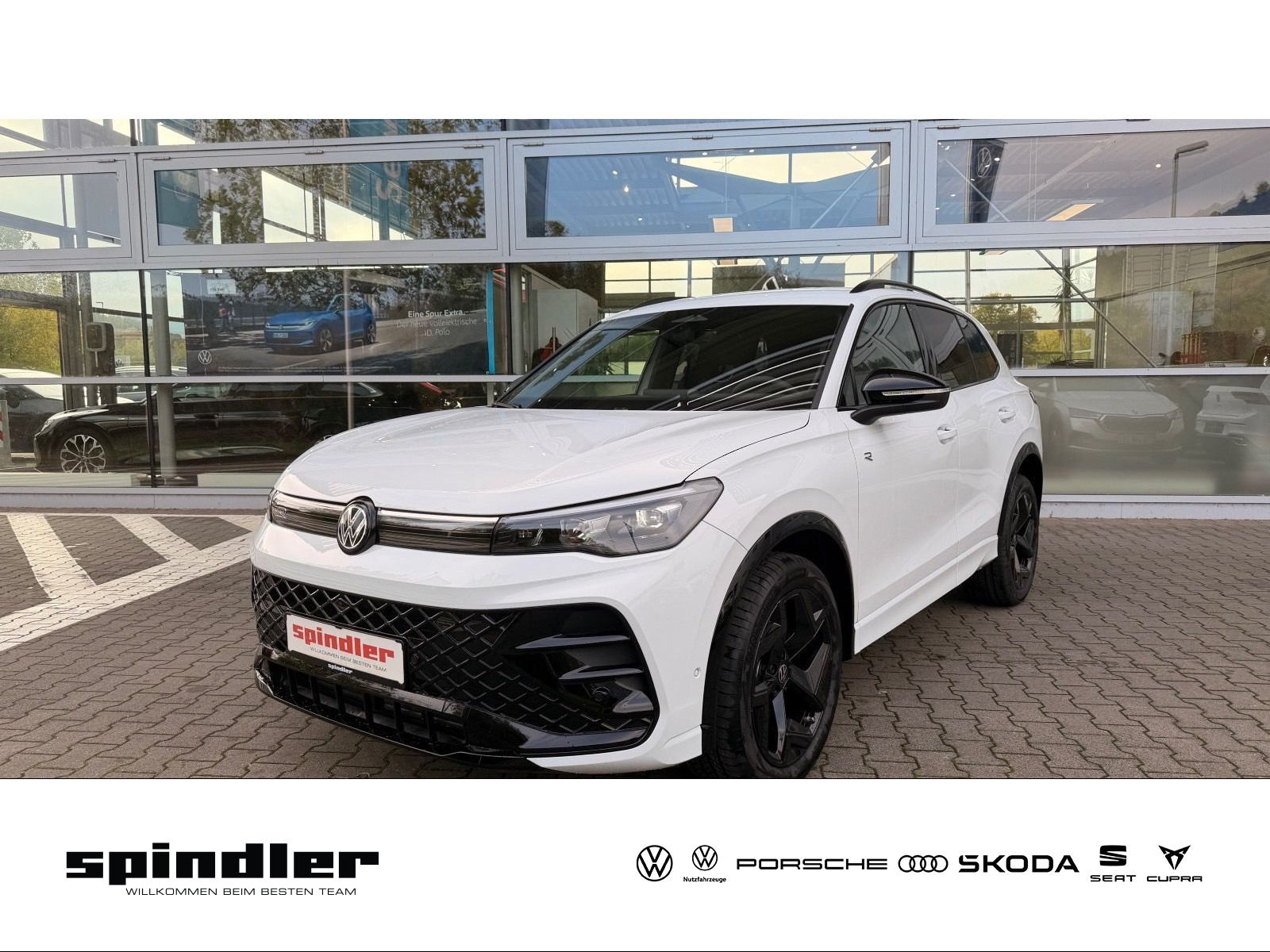 Volkswagen Tiguan R-Line 2,0l TSI 4M 204 PS AHK IQ.Drive Black&Style